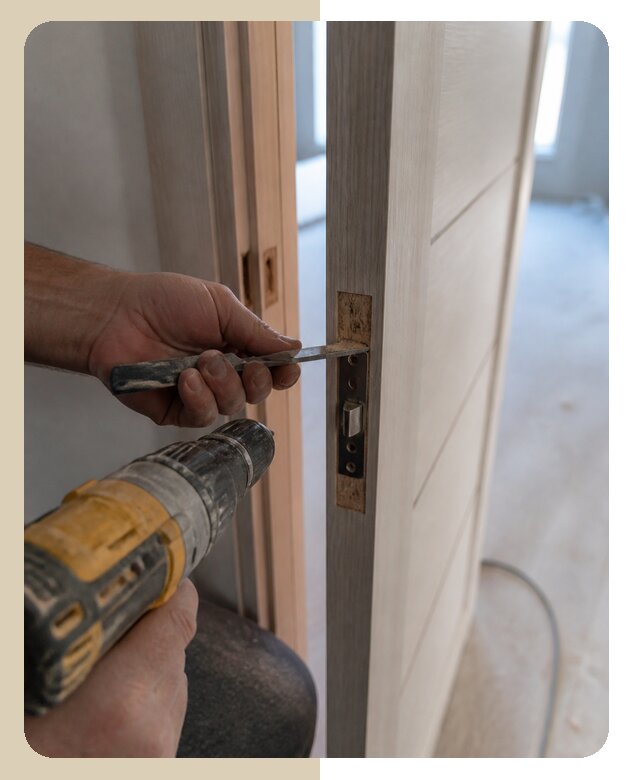 Врезка дверной защелки в межкомнатную дверь в Белой Калитве